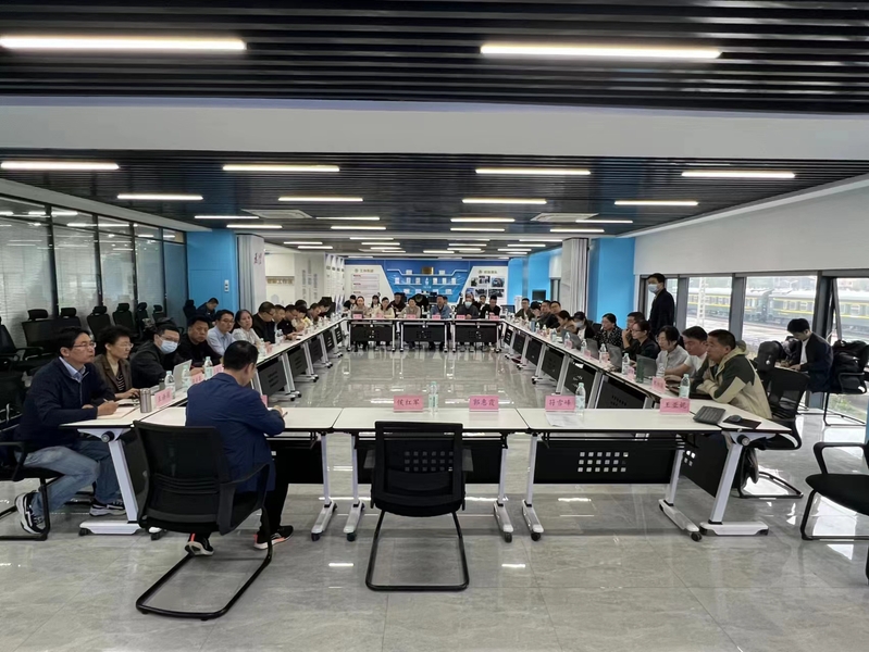 张学钢副校长一行应邀参加企业实践项目标准研讨会